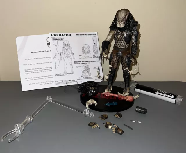 Mezco One 12 Predator Figure Jungle Hunter Great Condition w/accessories