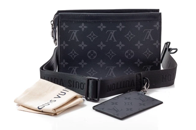 LOUIS VUITTON OUTDOOR Messenger Crossbody Bag M30233 Authentic Black  $1,350.00 - PicClick