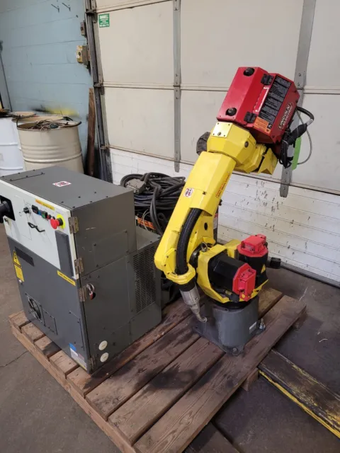 Fanuc Arcmate 100iC Robot with R30iA Controller - Lincoln i400 welder & 4R100