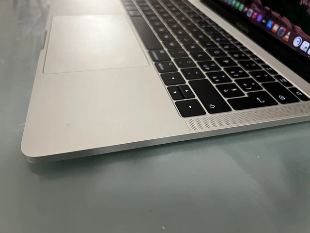Apple MacBook Pro 13.3" (256GB SSD, Intel Core i5, 2.3GHz , 8GB) Laptop - Grigio 8