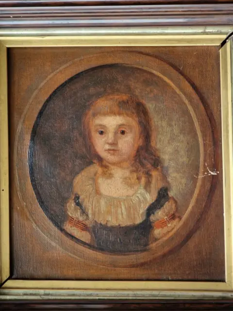 antik Bilderrahmen mit Portrait Gemälde junge Dame im Biedermeier Stil