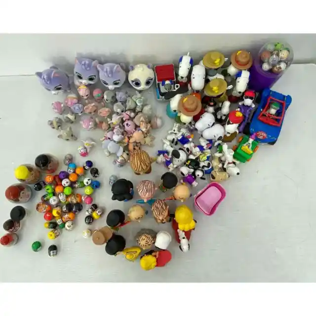 Mixed LOT Peanuts Snoopy Mighty Beanz Disney Junior Tots Flocked Animal Figures