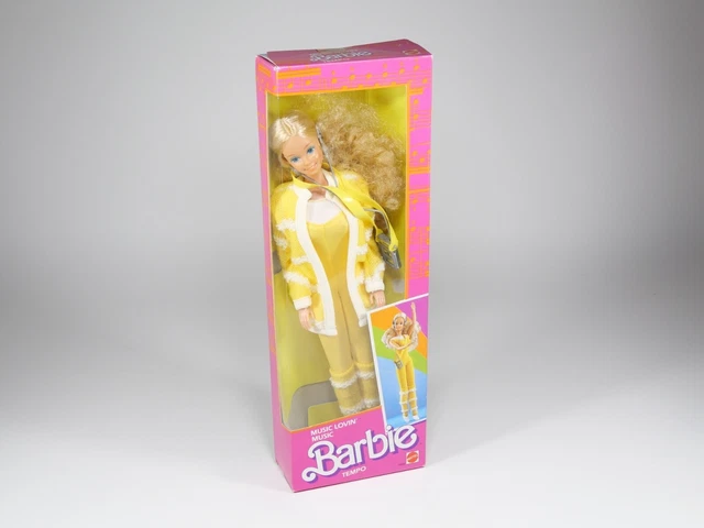 Barbie Hispanique Holiday 2022 - Poupée Mattel HBY08 - Robe Tulipe Rouge - Neuf