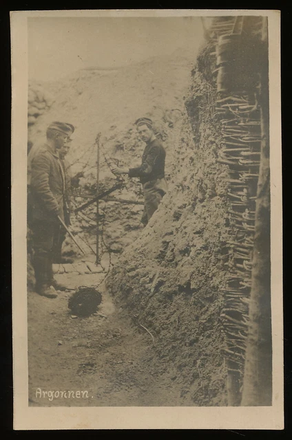 Foto AK - Soldaten im Schützengraben Argonnen Frankreich - 1.WK
