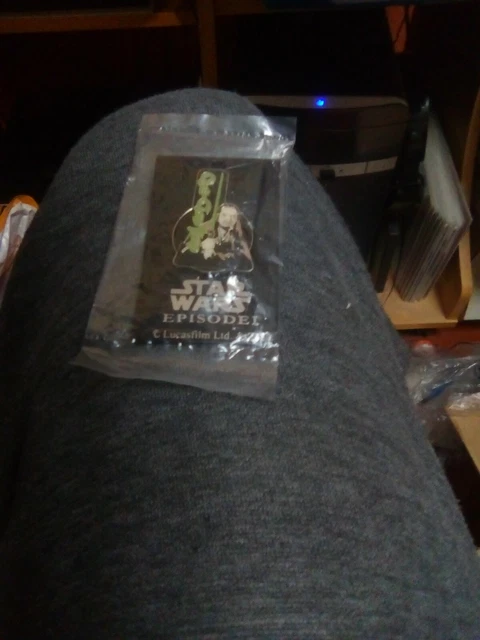 Star Wars Episode 1 Sealed Pin Badge Qui Gon Jinn