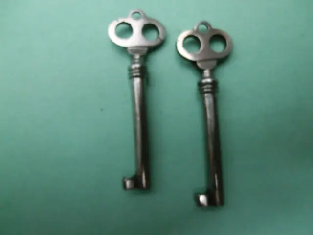 Alte Schlüssel -2 kleine alter Schlüsselchen - Hohlschlüssel - Eisenschlüssel