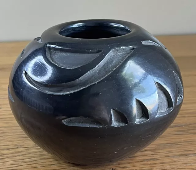 Glenda Naranjo Santa Clara Pueblo Signed Black Clay Pottery Carved Vase