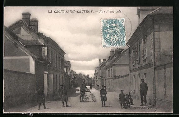 CPA La Croix Saint-Leufroy, Rue Principale, vue de la rue