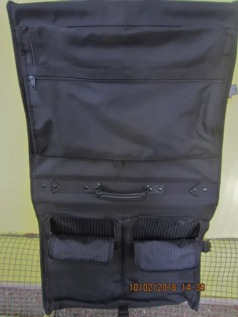 Tumi Alpha: Classic Garment Bag 22134 . Black. 18" x 23.5" x 5.5" . 2