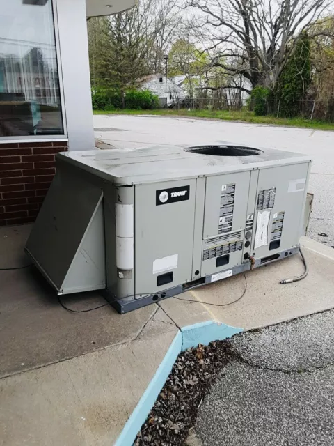 Trane Rooftop Unit YSC036A3ELA0000 3-ton 208-230V 3Ph MFD: 2007 w/ Heat Used
