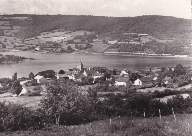 Carte postale 10x15cm postcard CHAUMARD et le Lac de Pannecière timbrée 1957