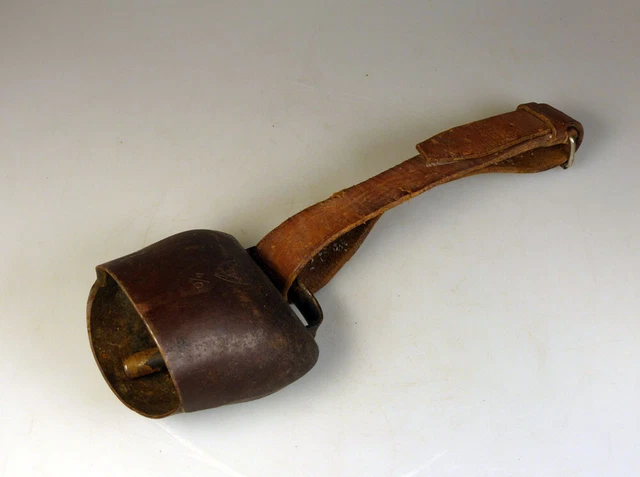 Uralte echte Ziegenglocke mit Ledergurt 4/0