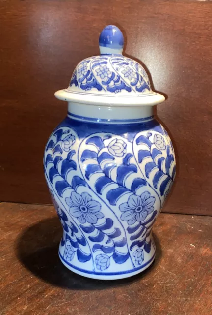 Vintage Chinese Blue & White Lotus Flower Ceramic Ginger Jar  Urn w/Lid / 9”