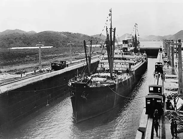 The Ss Ancon In Locks At Panama Canal 1914 Old Photo