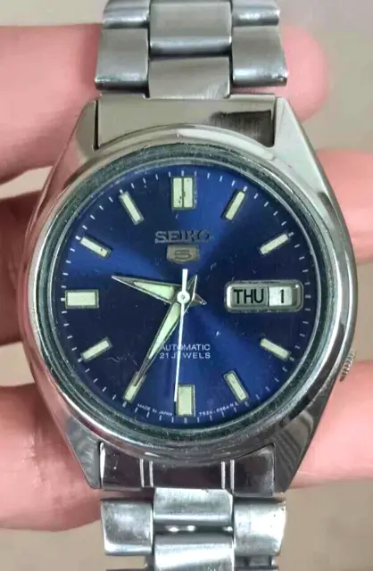 Pre-owned vintage Seiko 5 automatic blue dial 7009 men day date