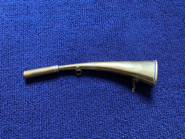ANCIENNE TROMPETTE OU clairon en cuivre rouge de cavalerie en parfait
