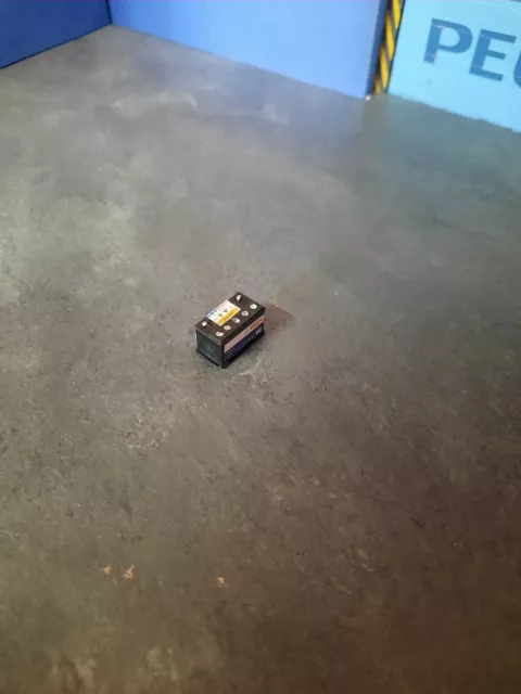 élément diorama 1 batterie voiture 1/18 atelier garage scale 1:18 Bosch