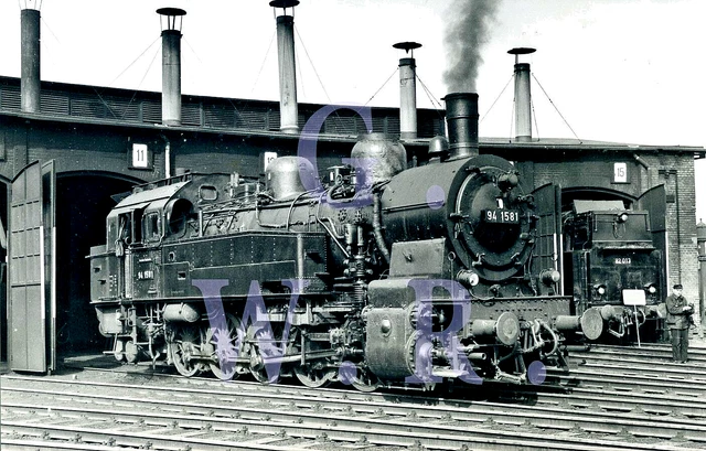 PE STEAM LOCOMOTIVE photo - DB 94 1581 in his home Bw Hamburg ...