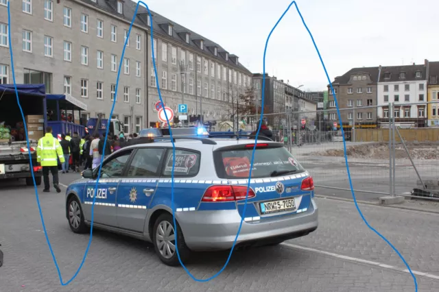 Foto Polizei Mülheim VW Passat Karneval 2017 (20 x 15 cm)
