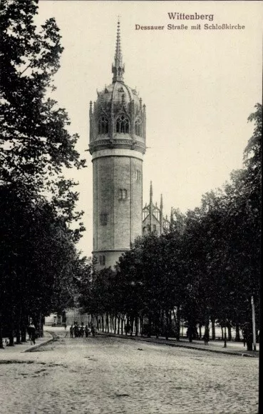 Ak Lutherstadt Wittenberg, Dessauer Straße mit Schlosskirche - 4308991