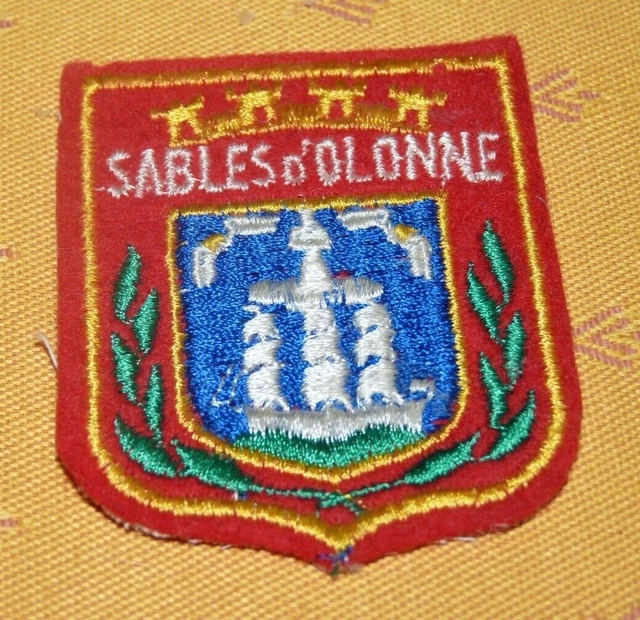 ANCIEN ÉCUSSON À coudre en feutre brodé blason Ile Rousse neuf Vintage