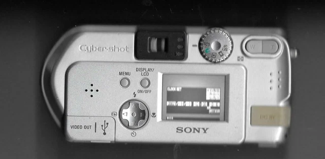 Appareil photo numérique Sony cybershot DSC-P71 3.2