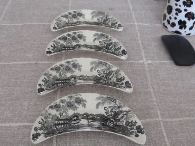 Royal Staffordshire "Tonquin" Set of 4 Bone Dishes by Clarice Cliff