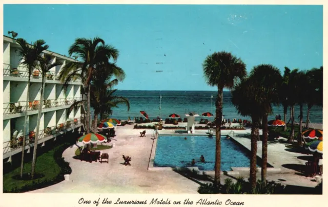 Postcard FL One of the Luxurious Motels on Atlantic Ocean 1960 Vintage PC f3970