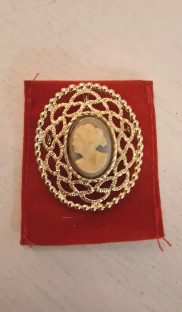 Silver Tone Oval Cameo Brooch Pin Pendant Combo Signed Sarah Cov