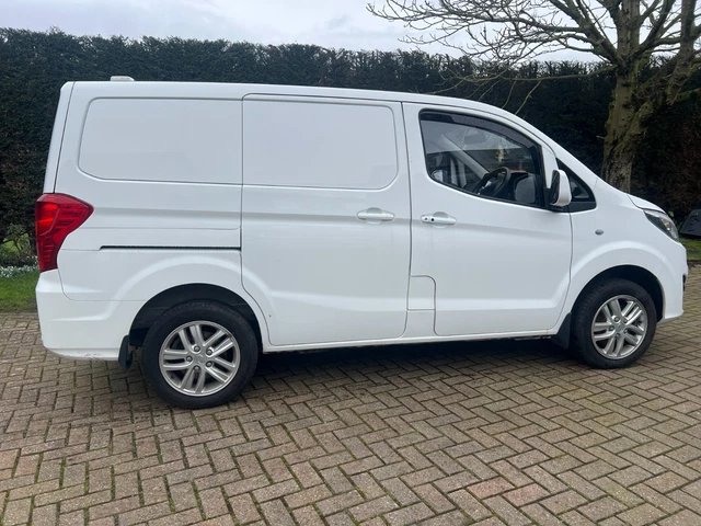 2024-74-byd-etp3-ev-van-3400-miles-price-includes-vat-12-000-00