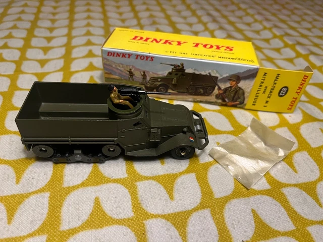 DINKY TOYS : Half-track M3, réf.822, échelle 1/43ème, présenté dans sa DINKY TOYS : Half-track M3, réf.822, échelle 1/43ème, présenté dans sa