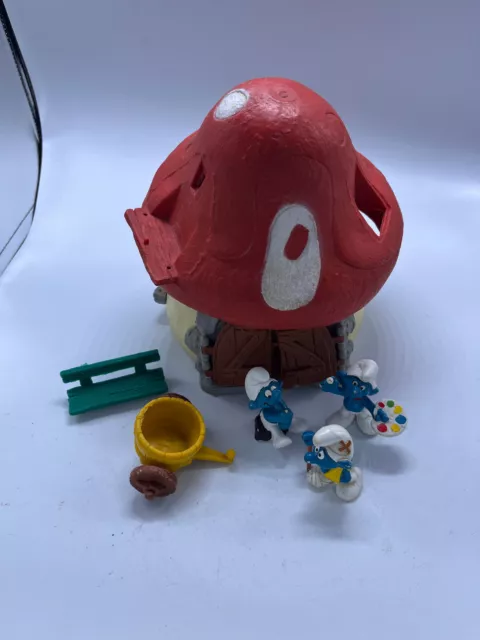 Vintage Peyo Schleich Smurf Mushroom House With 3 figures, bench