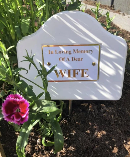 Placa In Loving Memory Wife para uso al aire libre incluye punta de tierra