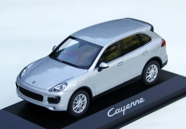 MINICHAMPS Porsche Cayenne Typ 92A Bj. 2014-2017, M.1 : 43, Argenté Métallique,