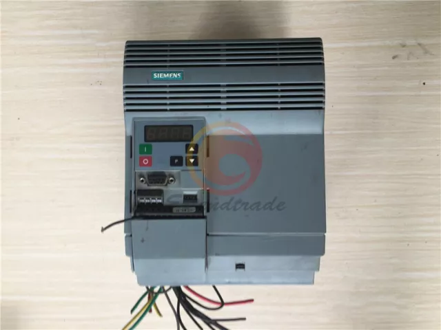 Un inverter Siemens Eco 6SE9521-3DC40 5,5 KW 380 V usato