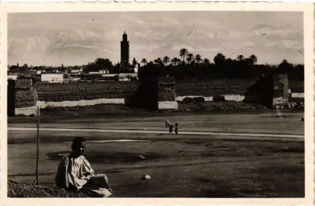 CPA AK MARRAKECH Vue Generale Au fond l'Atlas MAROC (689601)