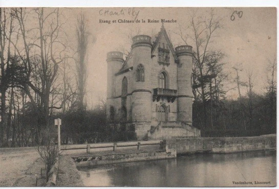 CPA -CHANTILLY -  Etang et Château de la Reine Blanche
