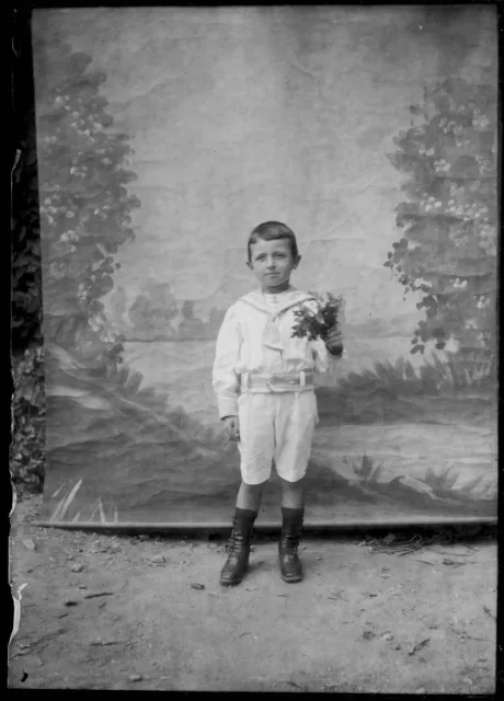 Plaque verre photo ancienne négatif noir et blanc 13x18 cm jeune garçon enfant