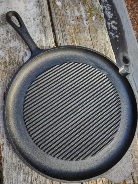 Gold Coast 9 Cast Iron Sectioned Skillet & Grill Pan with Drip Lip
