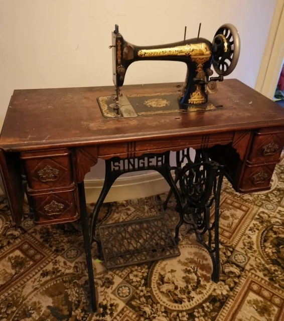 ANTIQUE SINGER SEWING Machine 1898 & Cast Iron Treadle Base Table