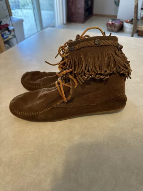 Minnetonka Boots Womens 9 Brown Ankle Suede Lace Up Fringe Moccasin Shoes