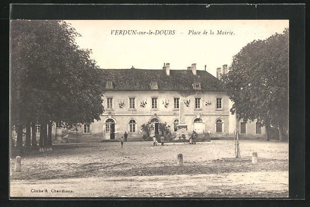 CPA Verdun-sur-le-Doubs, Place de la Mairie