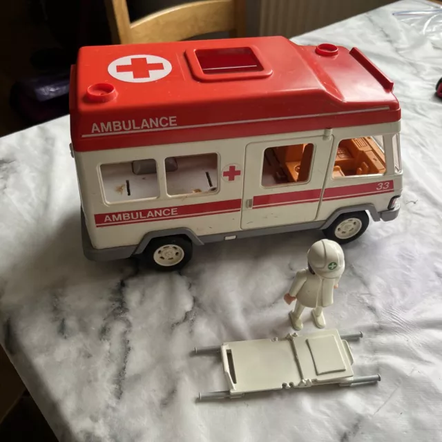 Ambulance Playmobil 3456 - jouets rétro jeux de société figurines et  objets vintage