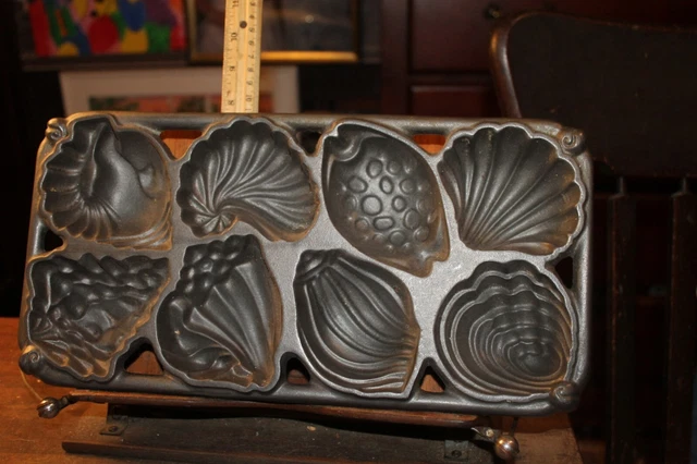 Vintage New Old Stock Cast Iron Sea Shell Shape Gem Pan 1989 John Wright