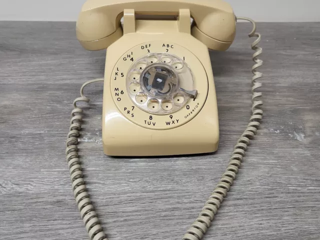 Vintage 1970’s ITT Rotary Dial Telephone Beige Cream Desk Phone UNTESTED
