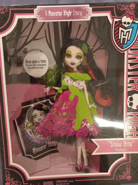 Monster High Scary Tales Scarily Ever After Draculaura Snow Bite Doll - NIB