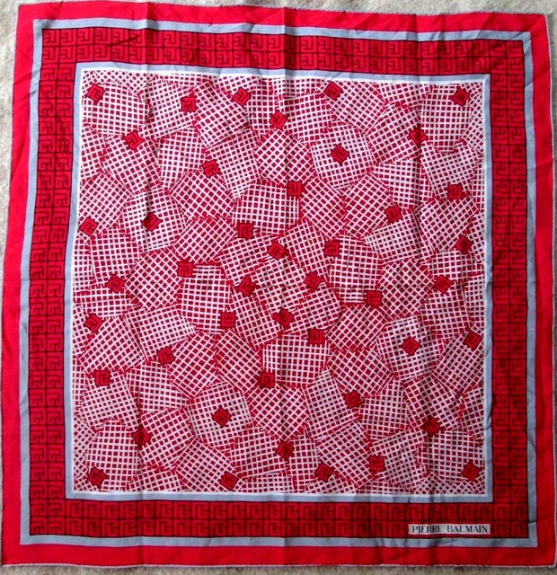 Foulard En Soie Vintage PIERRE BALMAIN, Dimensions 67x70 Cm, Couleur Rose - Occasion