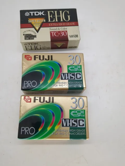 Lote de 3 Cintas Blancas VHS-C Totalmente Nuevas FUJI/TDK NUEVO DE LOTE ANTIGUO Selladas de Fábrica dd