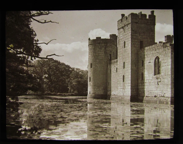 Glass Magic Lantern Slide BODIAM CASTLE EAST SUSSEX C1910 ENGLAND