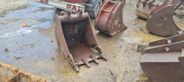 600mm Excavator Digging Bucket Suit 5-8 Ton 50mm pin 165mm x 230mm £100 +vat